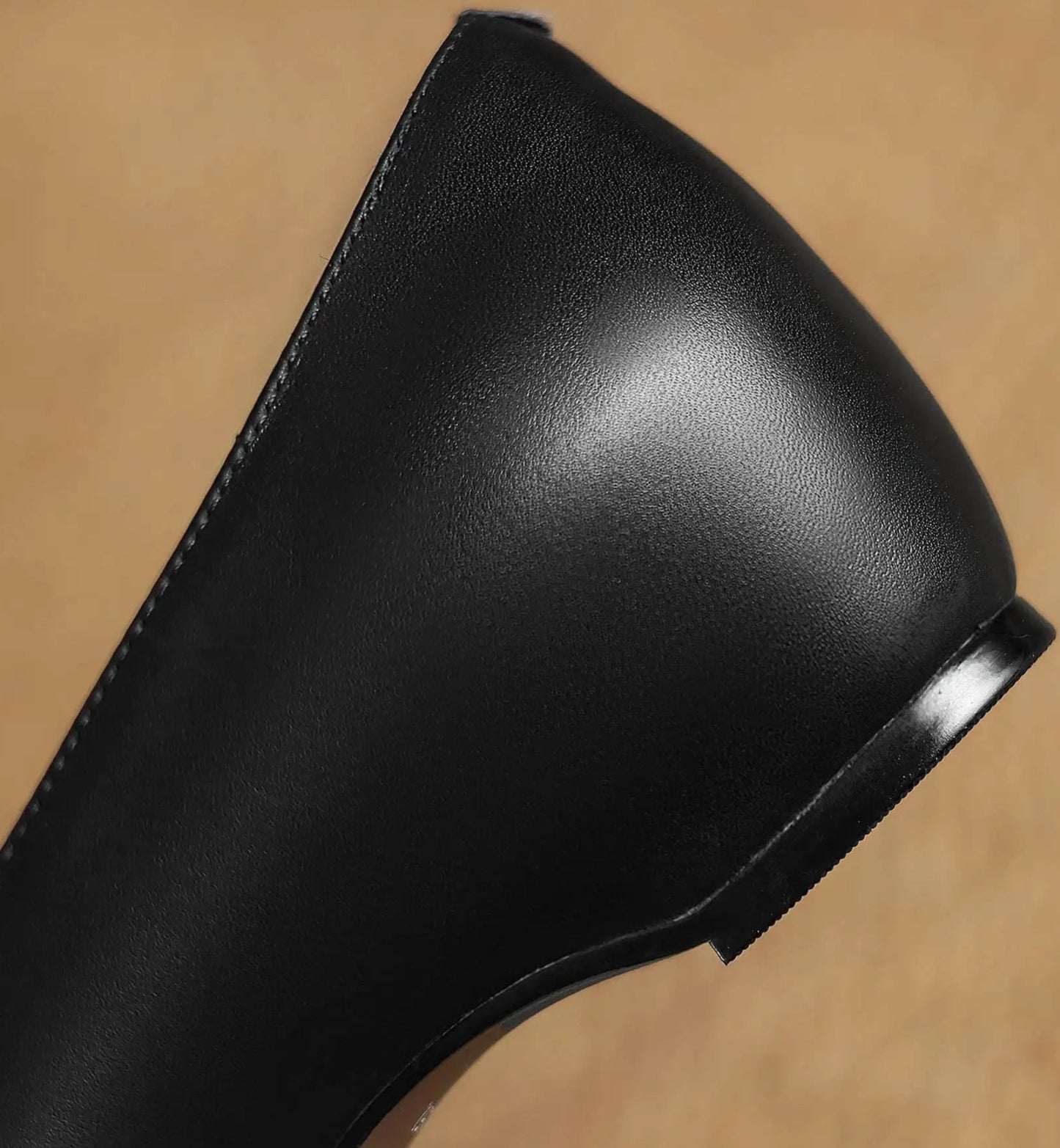 Détails des ballerines Petit Talon DANCY en cuir noir, talon recouvert invisible | SuzzaneMarket