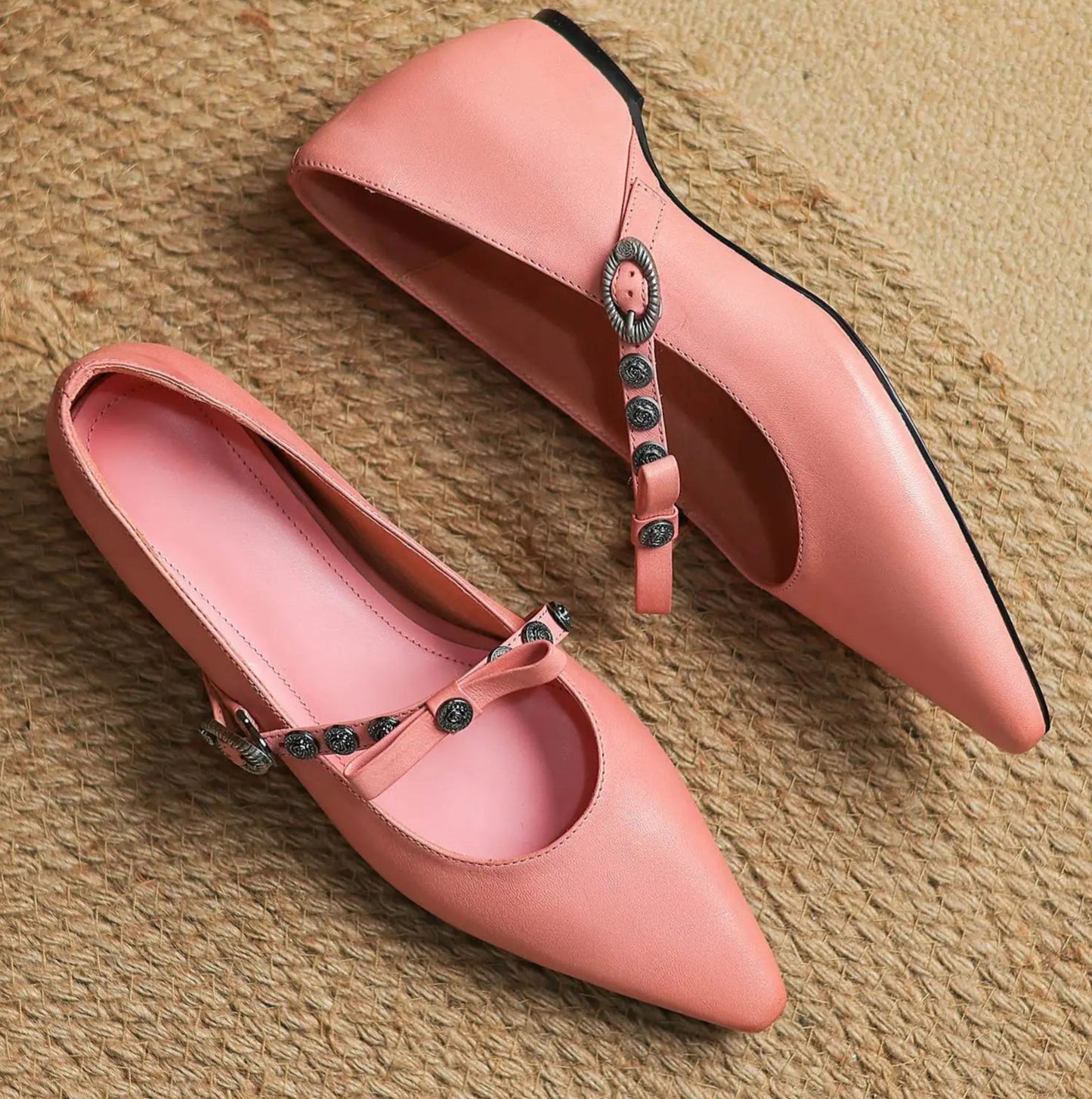 Ballerines en cuir rose avec talon petit et bride boucle, style pointu fin | SuzzaneMarket