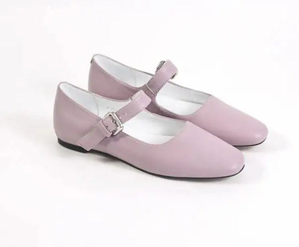 Mary Janes en cuir souple rose avec fermeture boucle, parfaites pour un style chic et confortable |SuzzaneMarket