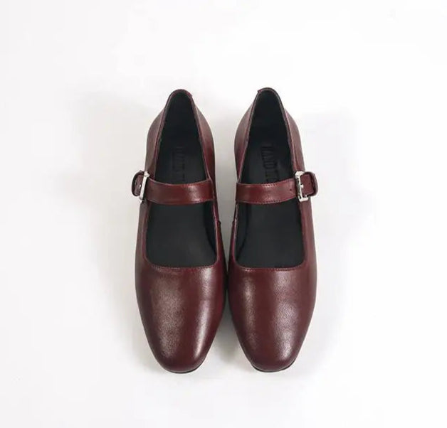 Ballerines Mary Janes en cuir souple, couleur bordeaux, à boucle sur large bride | SuzzaneMarket.