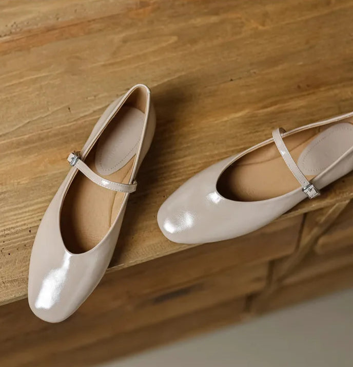 Mary Janes Cuir Lisse beige à boucle, ballerines plates avec cuir brillant, style élégant | SuzzaneMarket