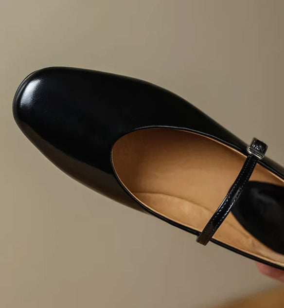 Noir Mary Janes Cuir Lisse, ballerines plates avec bride à boucle. Intérieur en cuir, style élégant | SuzzaneMarket.