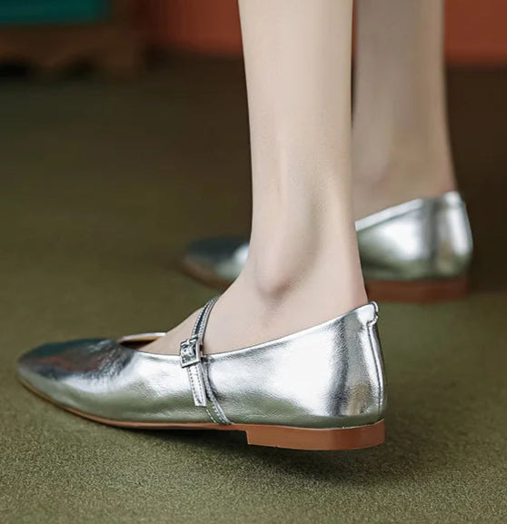 Mary Janes Cuir Lisse SARAM in shiny silver leather, featuring buckle strap and round toe | SuzzaneMarket