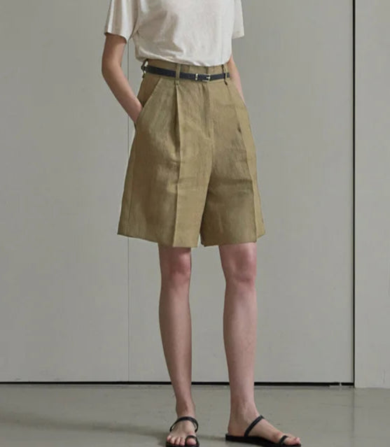 Bermuda lin classique, coupe droite, taille haute, poches latérales, couleur khaki | SuzzaneMarket