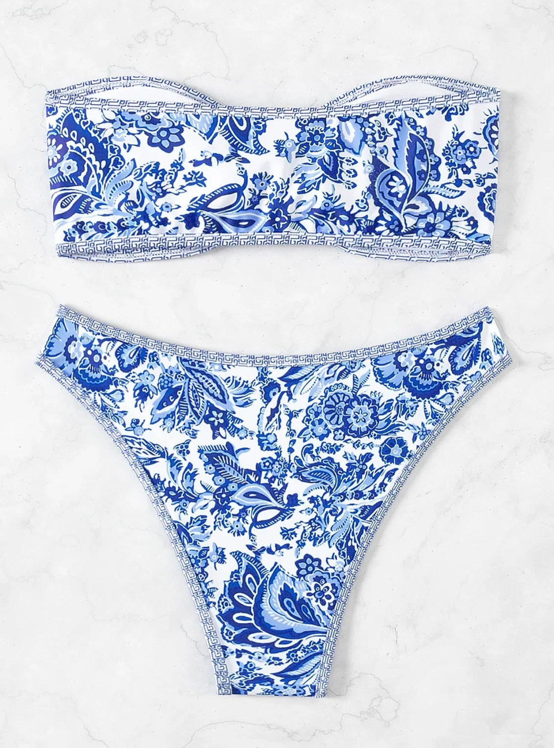 Bikini bandeau coques avec culotte brésilienne échancrée, motif floral bleu | SuzzaneMarket