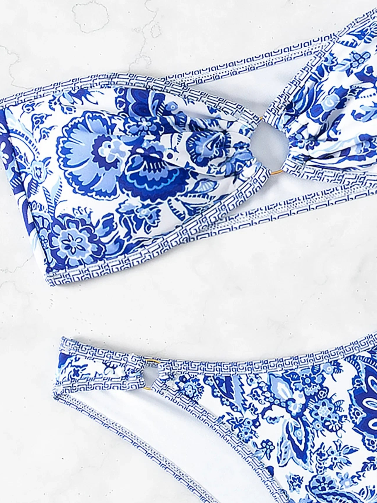 Bikini Bandeau Coques - CELIA - avec motifs floraux bleus, culotte brésilien Tanga, à enfiler | SuzzaneMarket