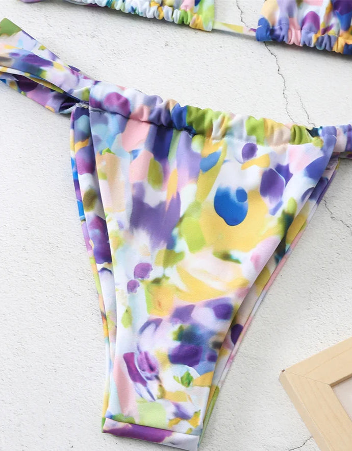 Mini Brésilien Tanga in floral print with colorful patterns, perfect for summer wear. |SuzzaneMarket