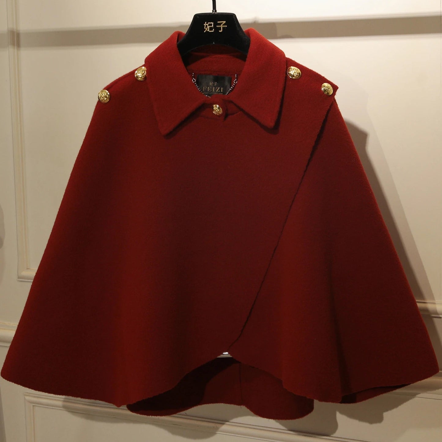 Cape Laine Asymétrique en laine rouge, non doublée avec boutons dorés | SuzzaneMarket