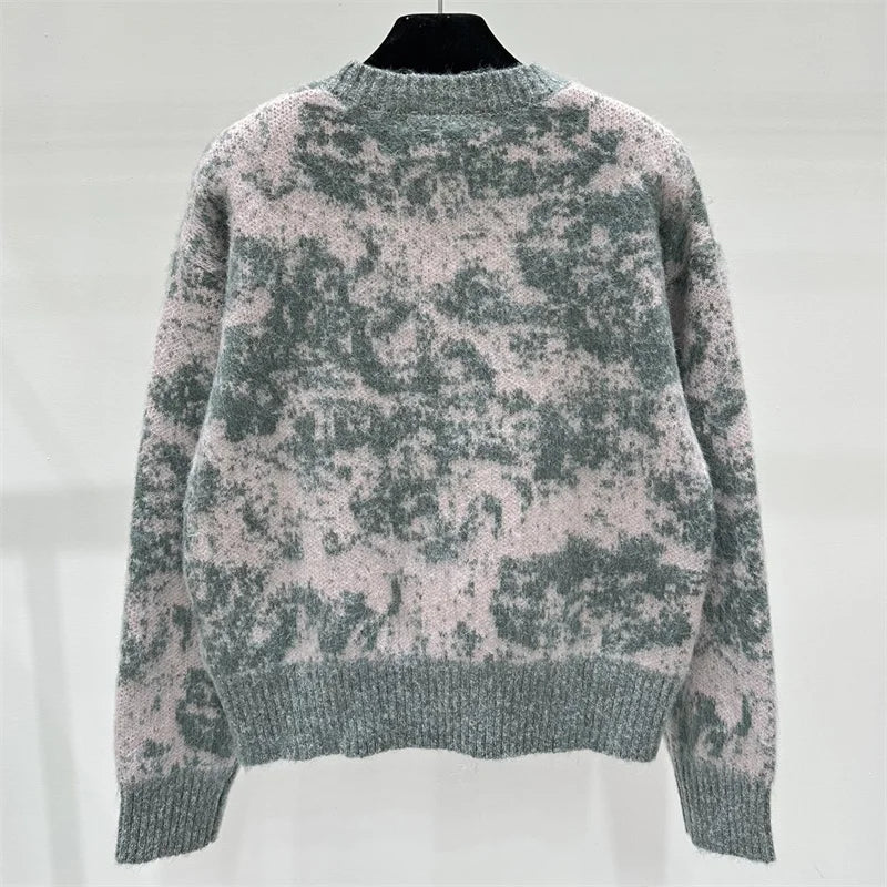 Ensemble Cardigan et pull en laine mohair, dos du cardigan avec motifs abstraits aux teintes rose et verte | SuzzaneMarket