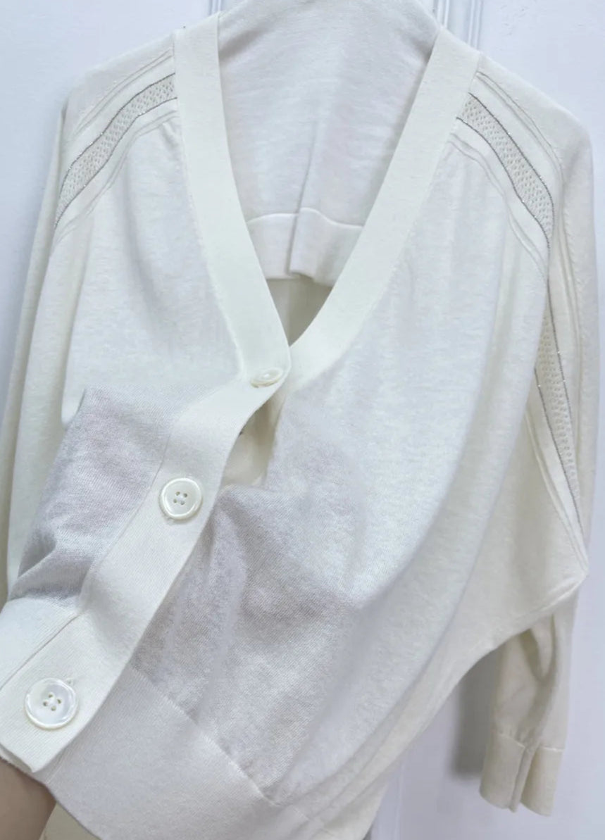 Cardigan en soie et lin beige avec col V et bouton, manches raglantes, élégant et léger | SuzzaneMarket