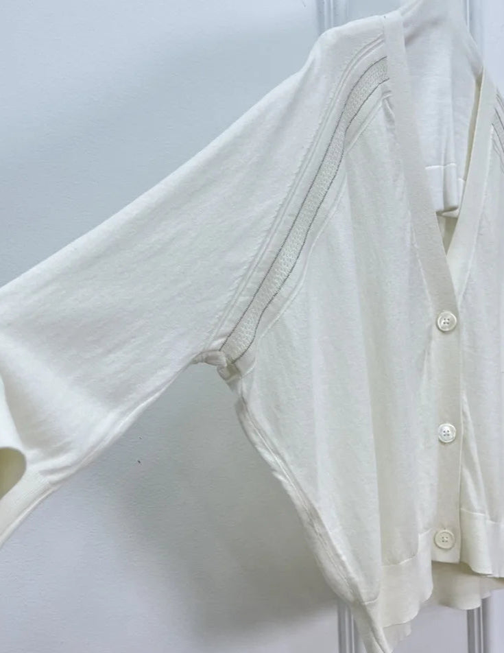Cardigan en tricot soie et lin couleur crème, avec col V, mancherons raglants et boutons | SuzzaneMarket