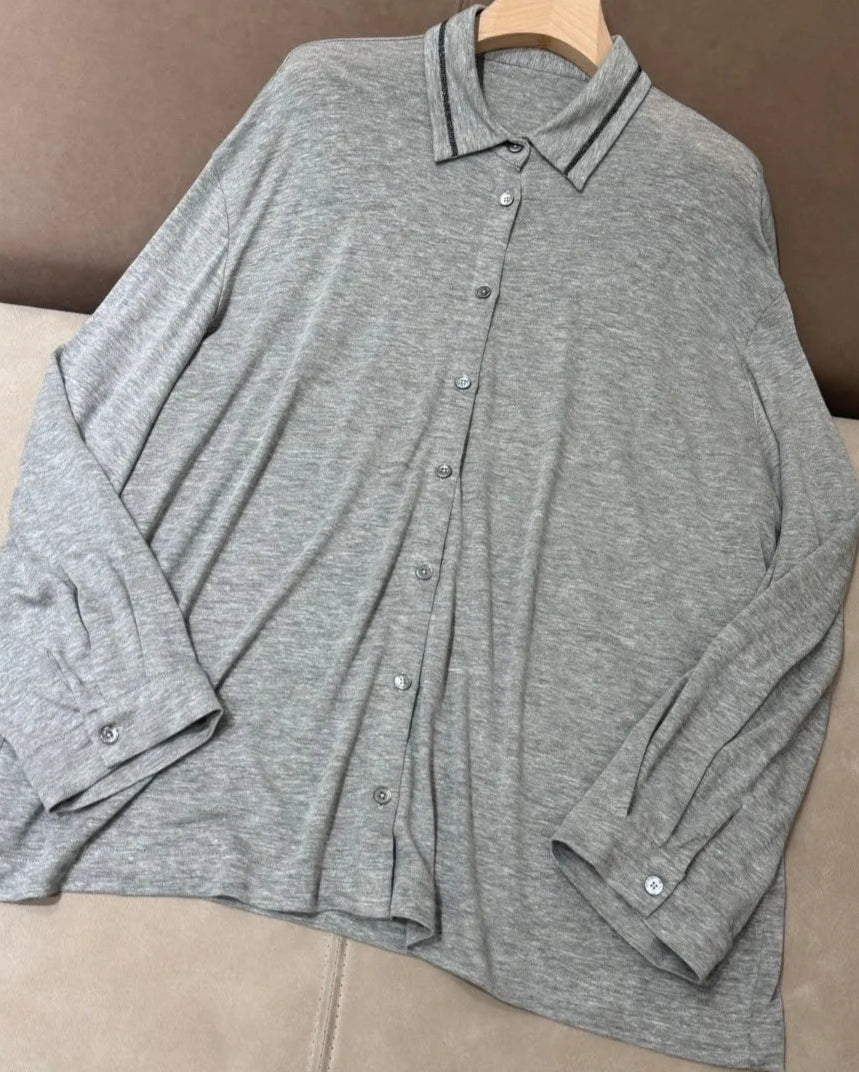 Chemise Jersey Légère en gris, col à liseret, coupe ample et souple, parfaite pour un look décontracté |SuzzaneMarket