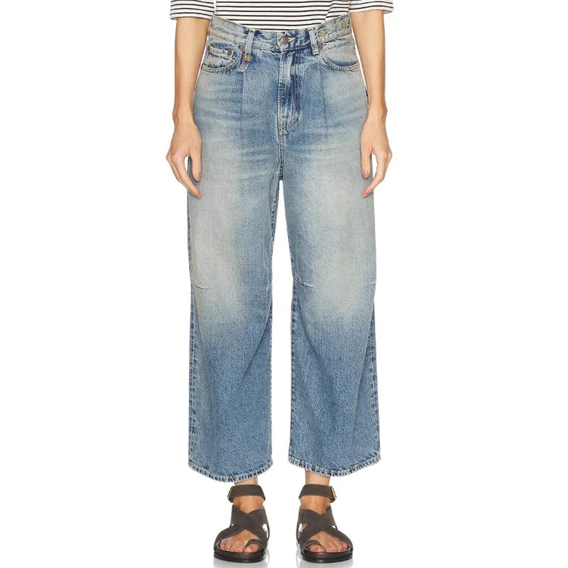 High-waisted Y2K jeans in light blue denim with wide legs and knee seams | SuzzaneMarket