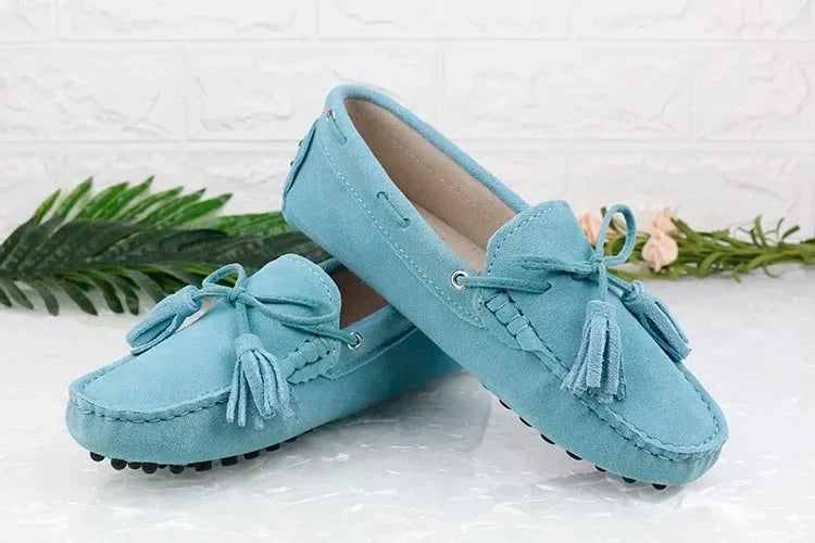 Loafers Cuir Suède en bleu avec pompons, semelle confortable | SuzzaneMarket