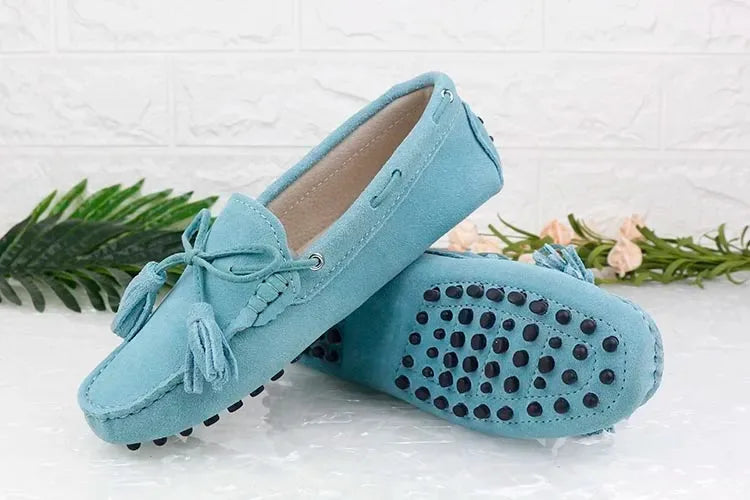 Loafers en cuir suède bleu, doublure textile, semelle antidérapante picots | SuzzaneMarket.