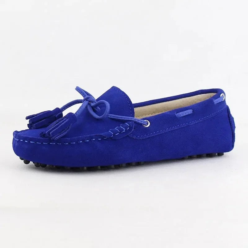 Loafers en cuir suède bleu, avec pompons et semelle en caoutchouc, style confortable | SuzzaneMarket