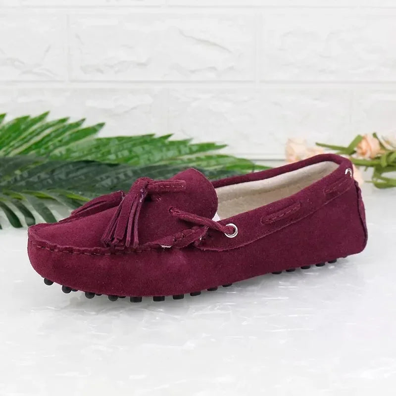 Loafers Cuir Suède BETH2 en ruine bordeaux avec pompons et semelle picots, confort textile | SuzzaneMarket.