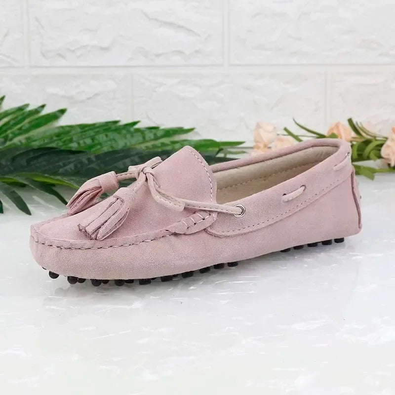 Loafers en cuir suède rose, avec pompons, semelle picots et doublure textile confort | SuzzaneMarket