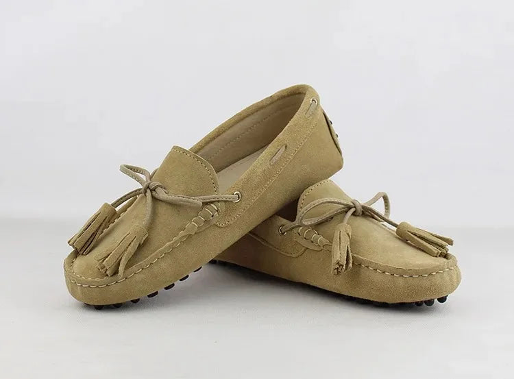 Loafers Cuir Suède beige avec pompons et nœud, semelle en caoutchouc, confort textile | SuzzaneMarket