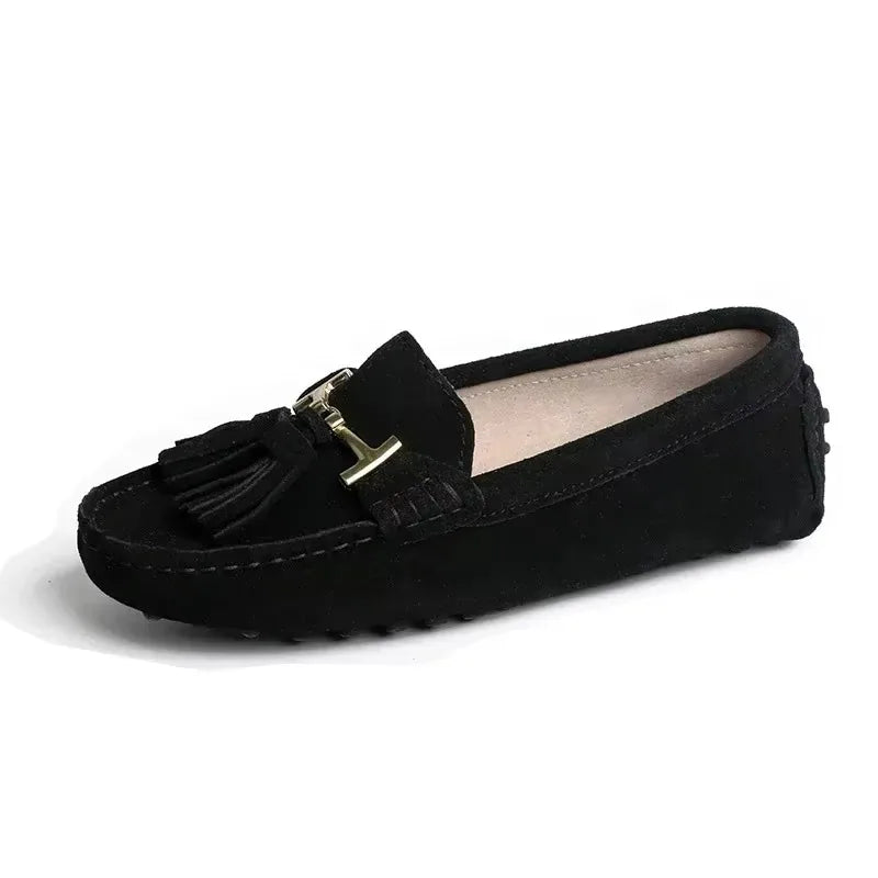 Loafers en cuir suède noir avec décoration pompons et boucle dorée | SuzzaneMarket