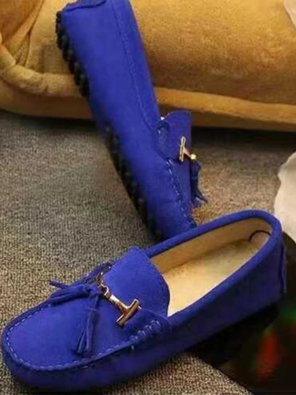 Loafers Cuir Suède bleus, pompons, boucle dorée, semelle confort | SuzzaneMarket