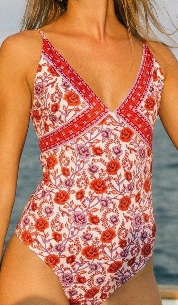 Femme en maillot de bain une pièce triangle, motif floral, sans armature, tailleur standard. | SuzzaneMarket