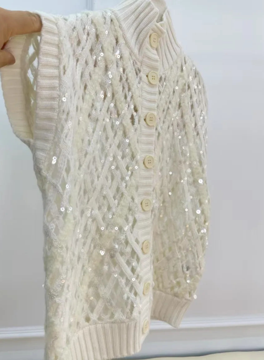 Gilet tricot cachemire blanc avec broderie de sequins, look coréen, boutons sur le devant | SuzzaneMarket