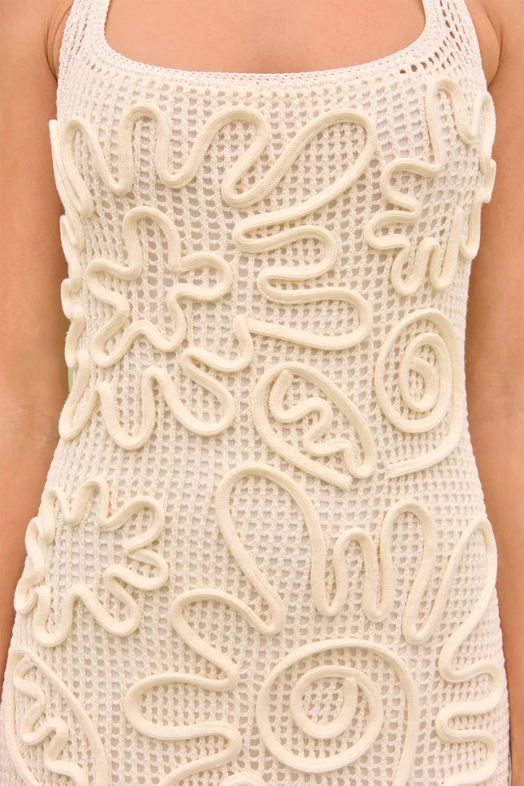 Robe tube stretch slim transparente avec motifs arabesques, longueur mi-mollet. Parfaite pour un look près du corps |SuzzaneMarket