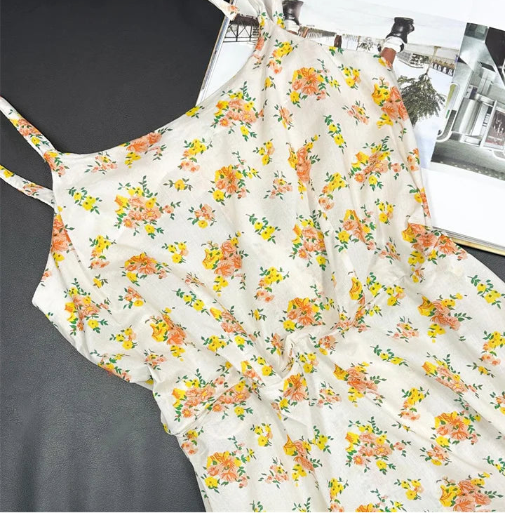 Robe légère en voile de coton imprimé fleurs, ajustée avec brides. Idéale pour l'été | SuzzaneMarket