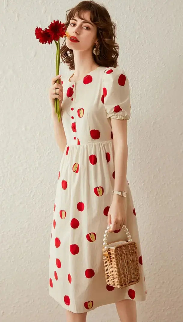 Robe Fraiche Coton à pois rouges, manches bouffantes, boutons sur le devant, style élégant | SuzzaneMarket.