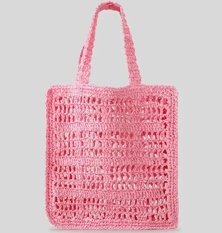 Grand sac en paille tressée rose, non doublé et ouvert, parfait pour une utilisation décontractée ou comme fourre-tout.