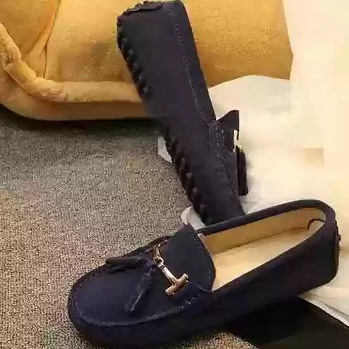 Loafers en Cuir Suède bleu marine avec décoration pompons et semelle en caoutchouc | SuzzaneMarket