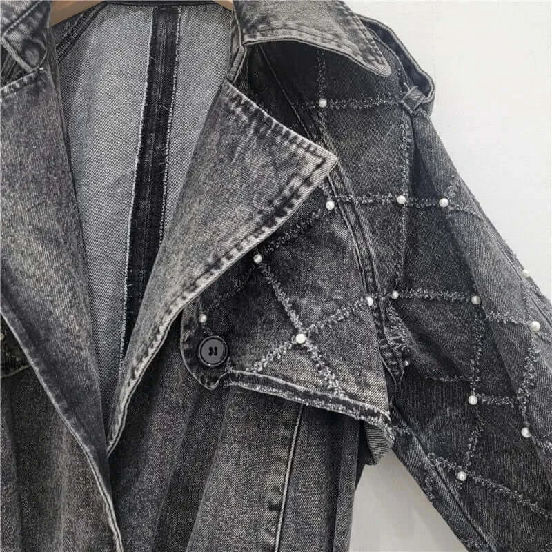 Trench jeans in faded gray with front embroidery and pearl detailing. Ideal for mid-season wear | SuzzaneMarket