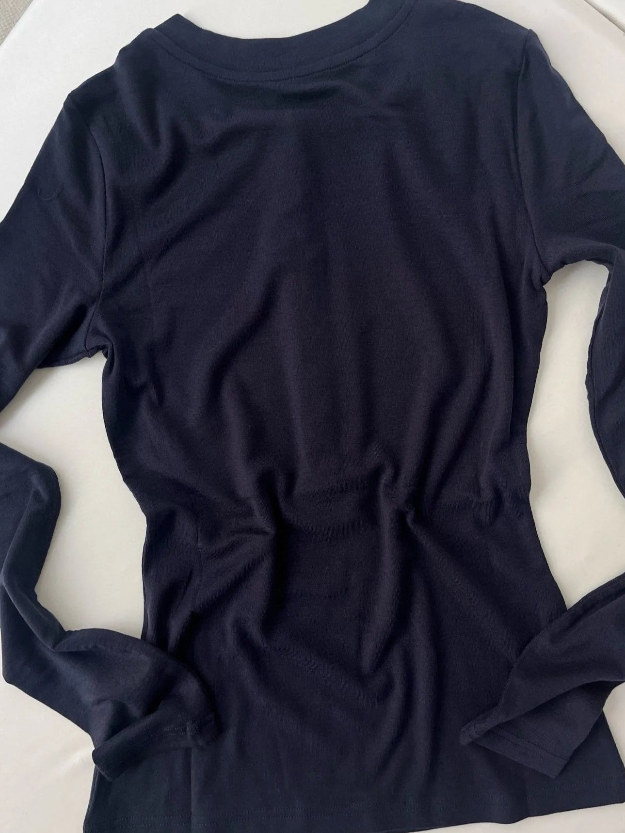 Back view of a fitted long-sleeve T-shirt in dark blue jersey fabric | SuzzaneMarket