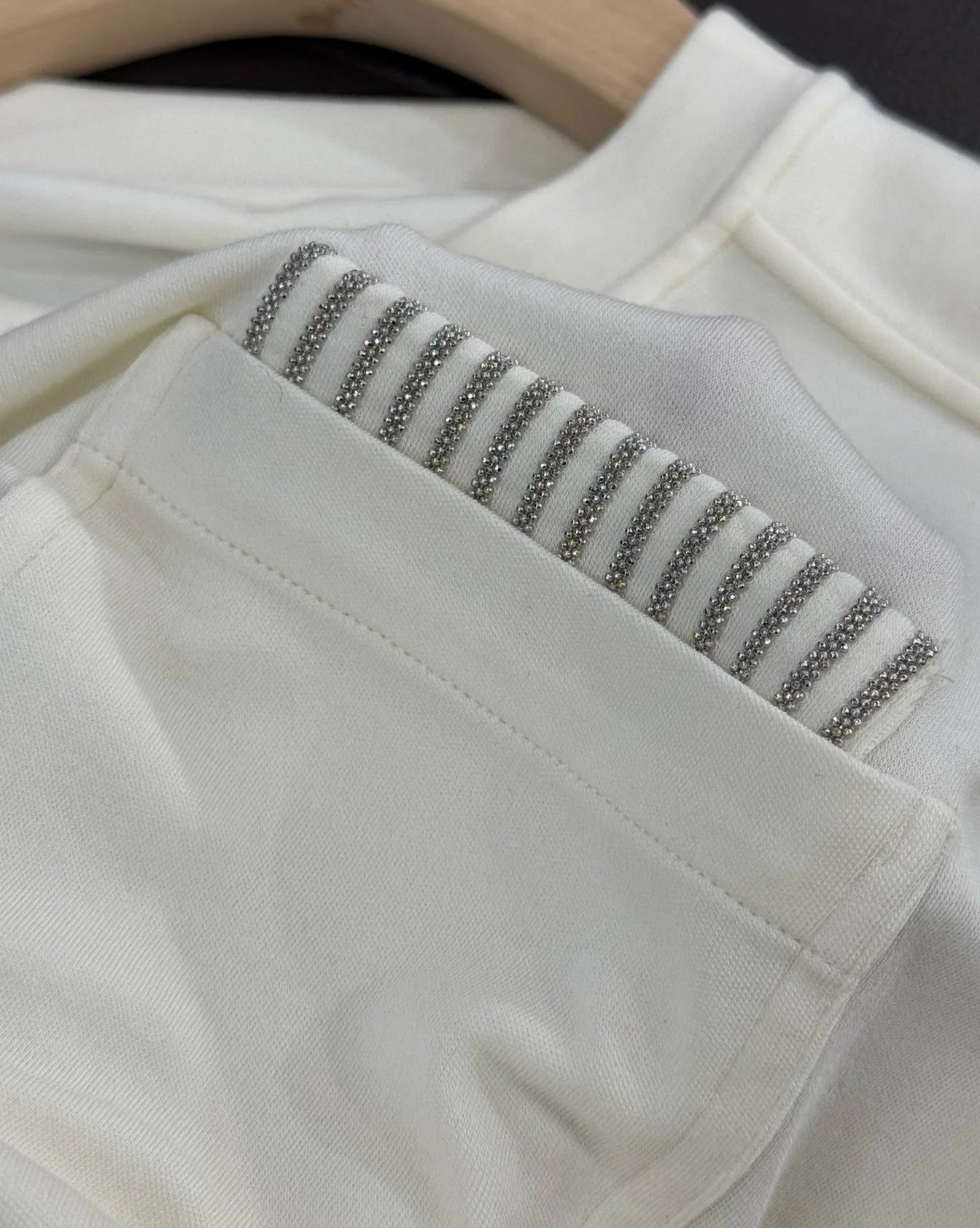 Close-up of T-shirt with pocket detail, soft Jersey blend fabric, ideal for casual wear | SuzzaneMarket