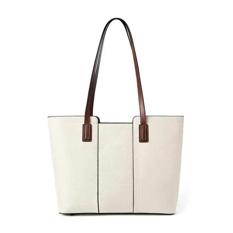Sac Tote Cuir Grainé - Sac souple en cuir beige avec anses longues et poches intérieures, fermeture zippée.