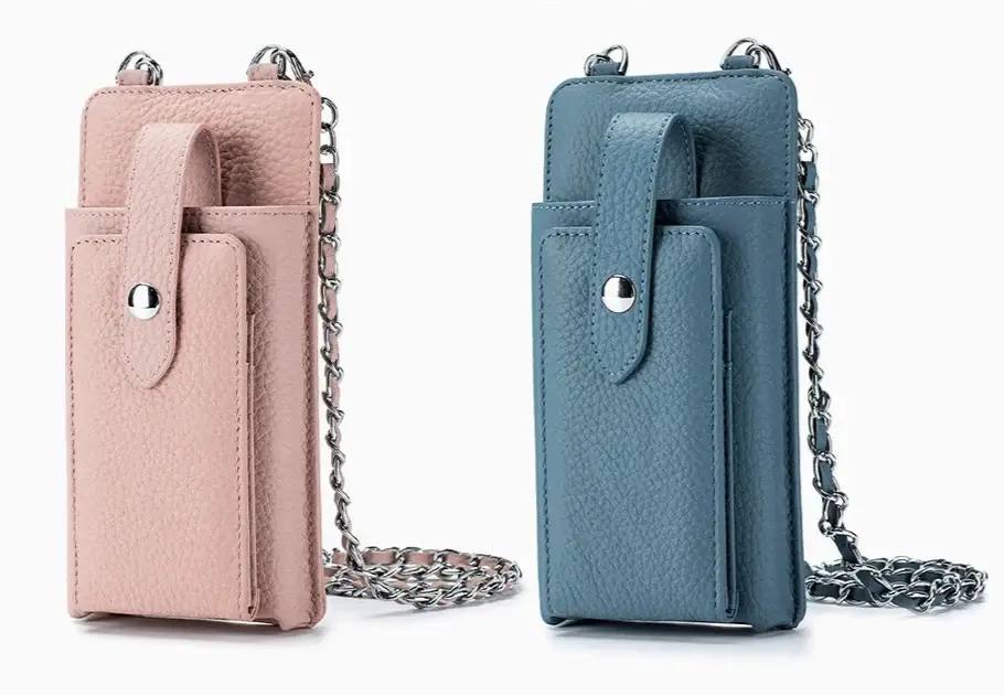 Pochette téléphone en cuir grainé, disponibles en rose et bleu, idéale pour téléphone, cartes et argent.