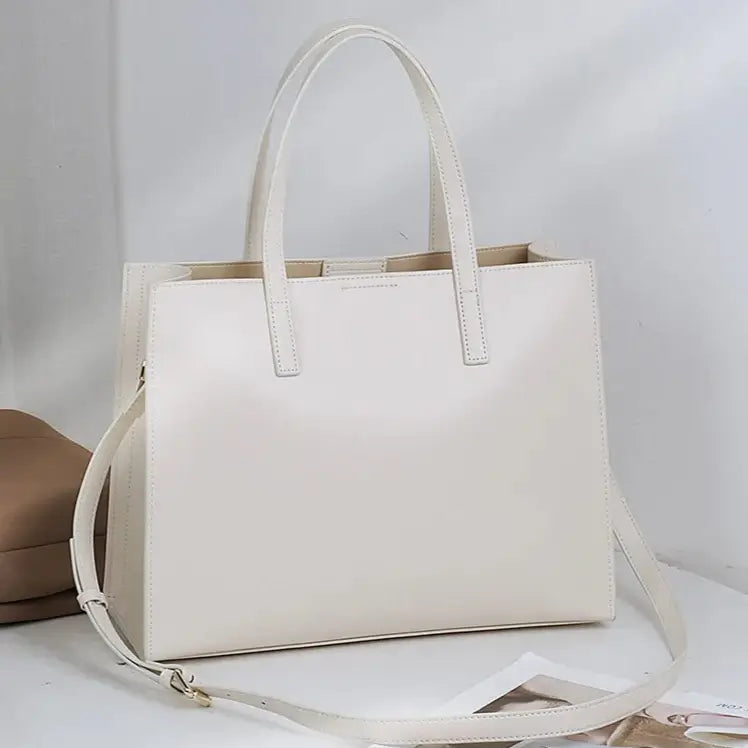 Sac tote cuir lisse FARA de SuzzaneMarket, grand sac fourre-tout avec double poignée et sangle d'épaule.