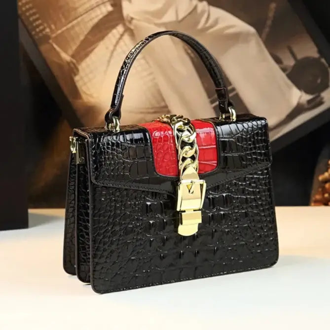 Sac Messenger Cuir Croco Vintage en noir et rouge, poignée classique et fermeture rabat - SuzzaneMarket.