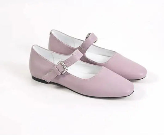 Mary Janes en cuir souple rose avec fermeture boucle, parfaites pour un style chic et confortable |SuzzaneMarket