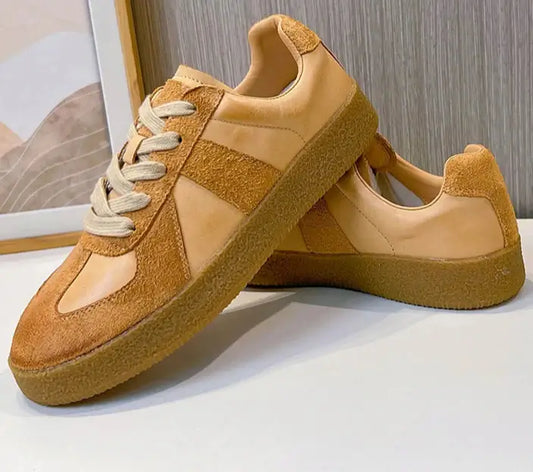 Baskets bi-colore en Cuir et Suède jaune et beige avec semelle épaisse, lacets, et intérieur rembourré | Suzzanemarket