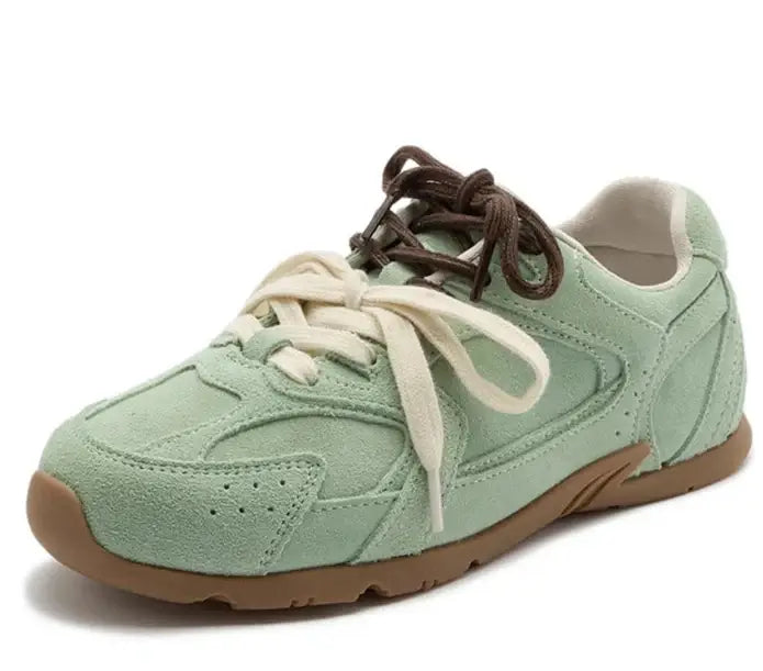 Baskets Tous terrains Cuir Suède, modèle solide en vert clair avec lacets. Confortables pour activités | Suzzanemarket