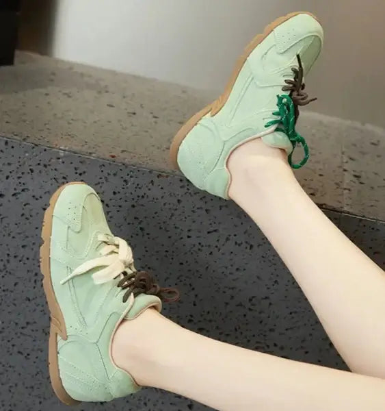 Baskets Tous terrains en cuir suède vert, modèle confortable avec lacets | Suzzanemarket