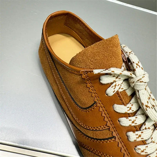 Baskets Bout Carré JAMEA en daim et cuir couleur marron, semelle fine, design non doublé | SuzzaneMarket
