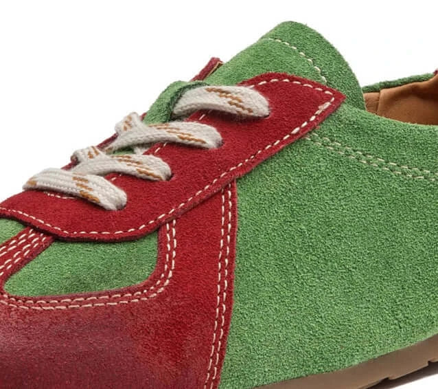 Baskets basses en cuir lisse et suède, bi-colores rouge et vert, avec semelle intérieure cuir | SuzzaneMarket