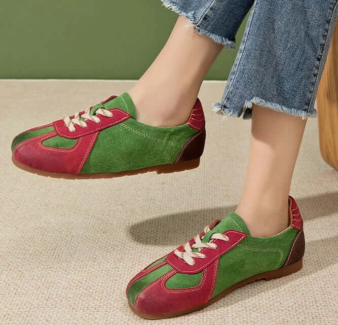 Baskets basses en cuir bi-colore rouge et vert, avec semelle en gomme, pour un style urbain confortable | SuzzaneMarket