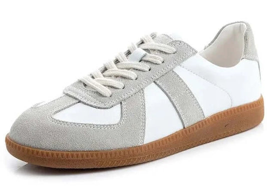 Baskets Derby Cuir Daim en gris et blanc, semelle gomme, style classique et intemporel | Suzzanemarket.