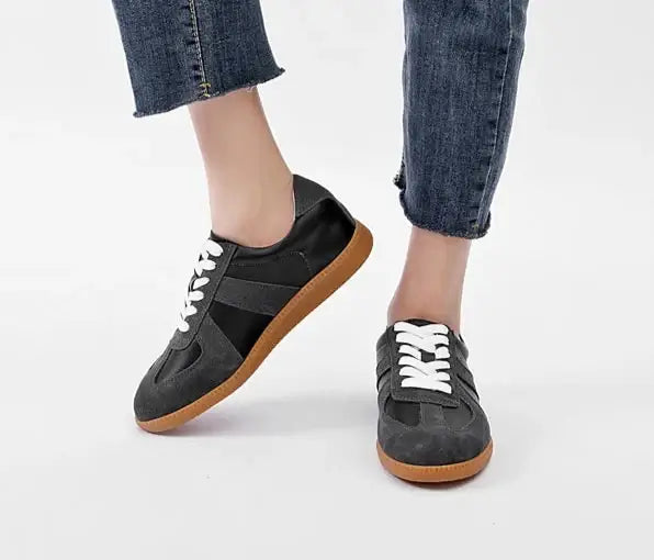 Baskets Derby Cuir Daim - MONY, grey suede sneakers with white laces, classic design, stylish footwear | Suzzanemarket