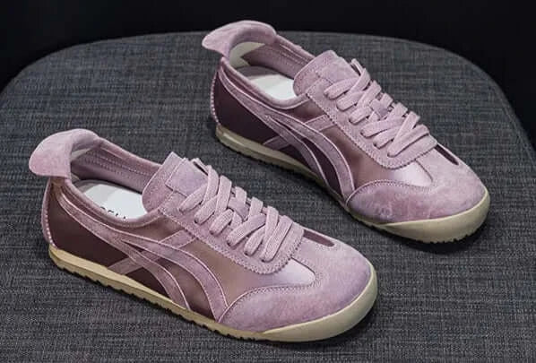 Baskets Cuir Suède et textile soyeux en violet - légères, respirantes, modèle classique | SuzzaneMarket