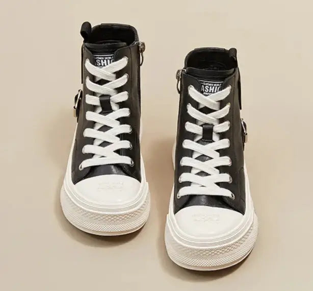 Baskets montantes en cuir avec semelle caoutchouc, fermeture zipper, boucle sur la face extérieure | SuzzaneMarket